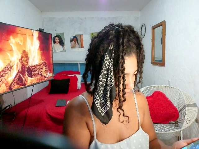 Bellacrespa live cam on BongaCams