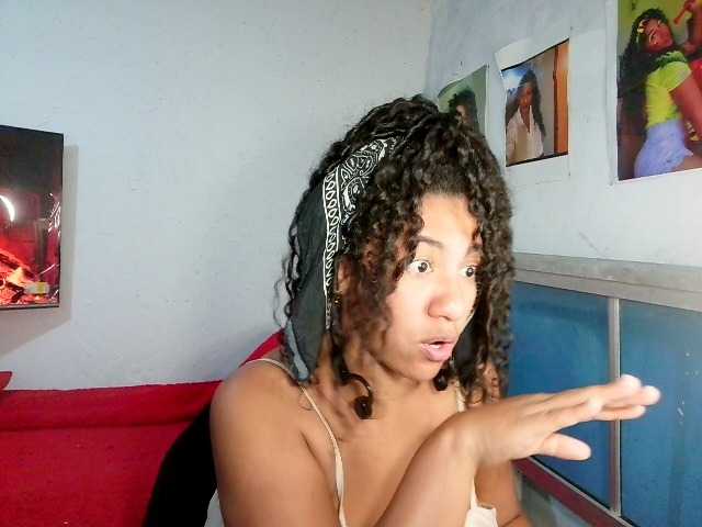 Bellacrespa live cam on BongaCams