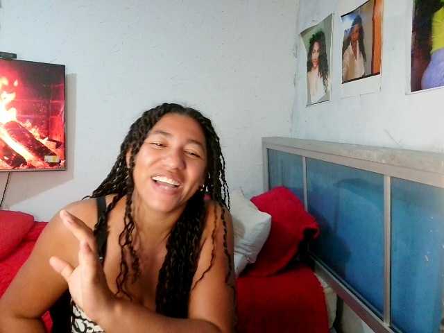 Bellacrespa live cam on BongaCams