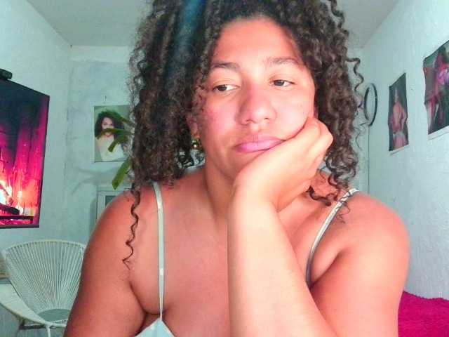 Bellacrespa's BongaCams show and profile