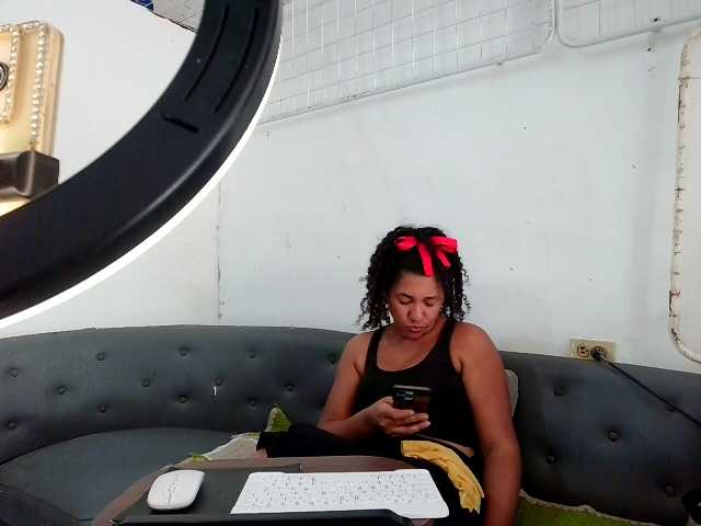 Bellacrespa live cam on BongaCams