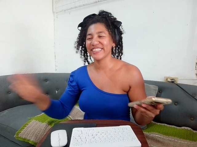 Bellacrespa live cam on BongaCams