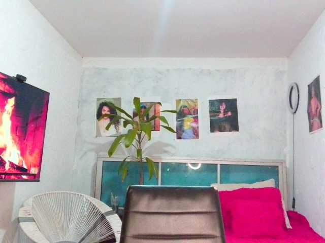 Bellacrespa's BongaCams show and profile