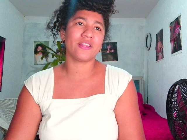 Bellacrespa's BongaCams show and profile