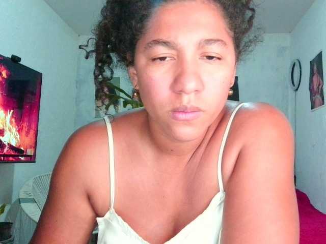 Bellacrespa's BongaCams show and profile