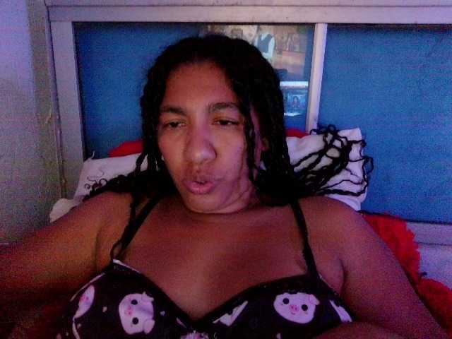 Bellacrespa live cam on BongaCams