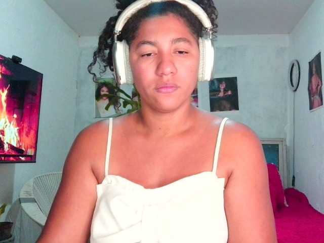 Bellacrespa's BongaCams show and profile