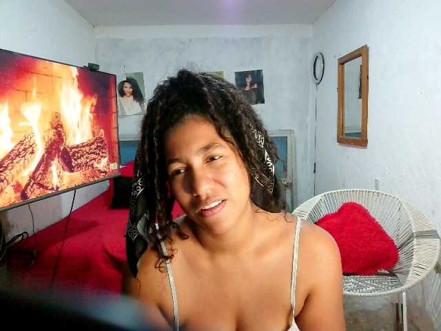 Bellacrespa live cam on BongaCams