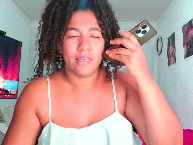 Bellacrespa's BongaCams show and profile