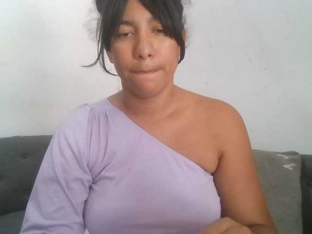 Bellacrespa live cam on BongaCams