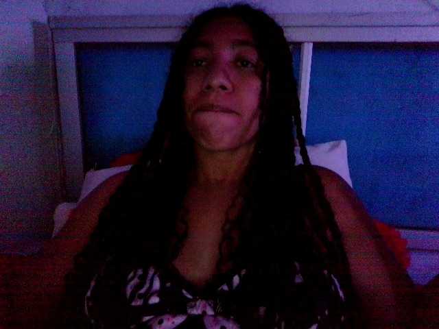 Bellacrespa live cam on BongaCams