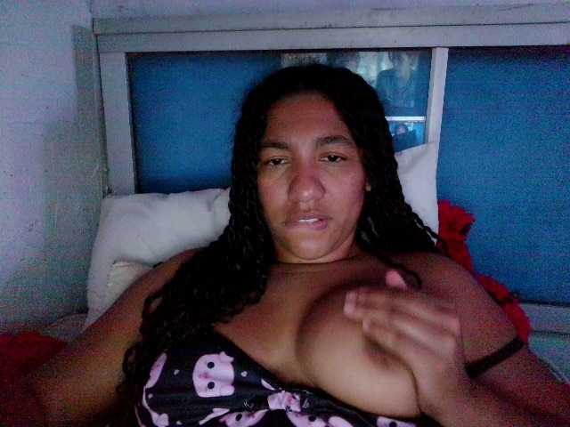 Bellacrespa live cam on BongaCams