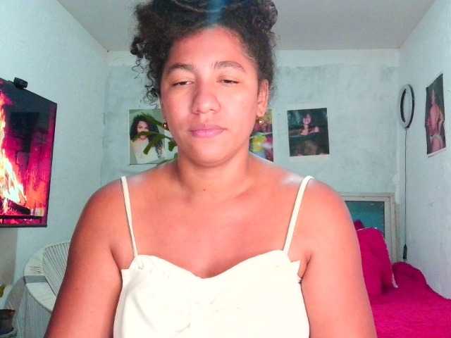 Bellacrespa's BongaCams show and profile