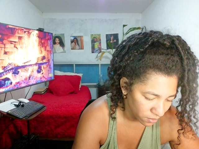 Bellacrespa live cam on BongaCams