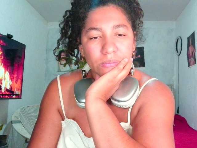 Bellacrespa's BongaCams show and profile