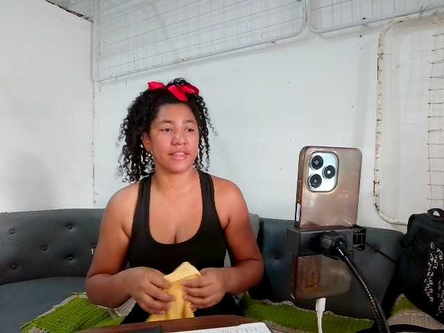 Bellacrespa live cam on BongaCams