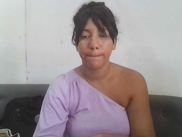 Bellacrespa live cam on BongaCams