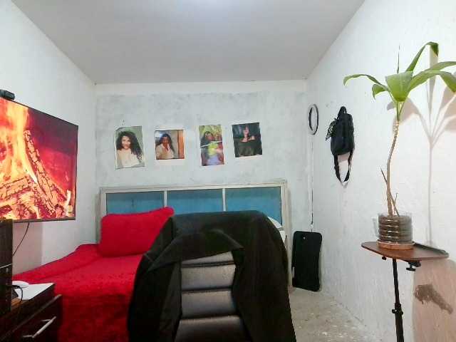Bellacrespa live cam on BongaCams
