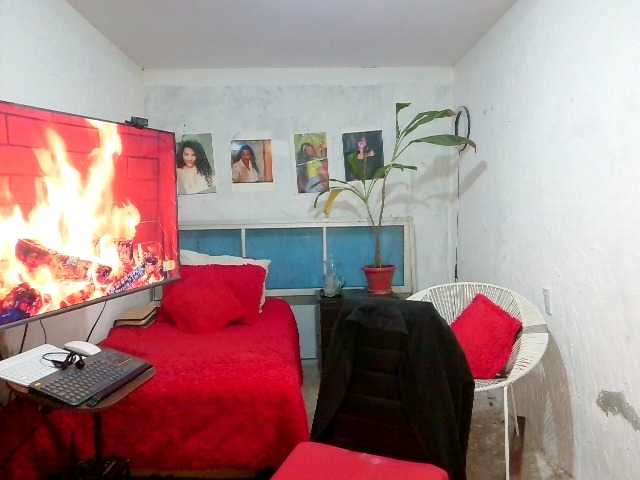 Bellacrespa live cam on BongaCams