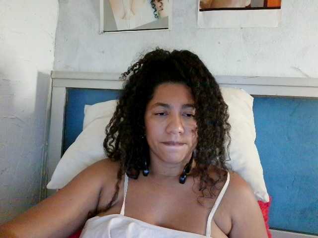 Bellacrespa live cam on BongaCams