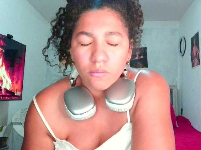 Bellacrespa's BongaCams show and profile