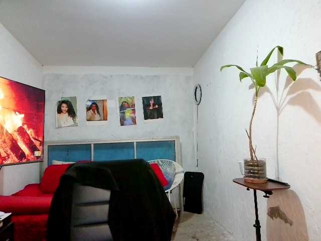 Bellacrespa live cam on BongaCams