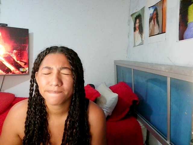 Bellacrespa live cam on BongaCams