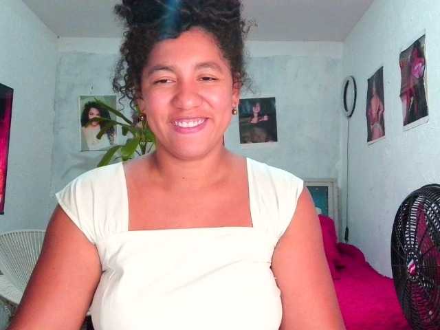 Bellacrespa's BongaCams show and profile