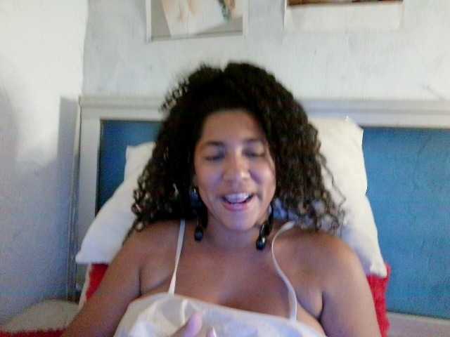 Bellacrespa live cam on BongaCams