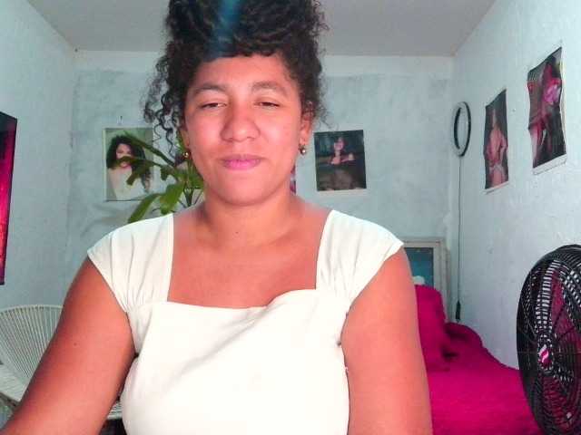 Bellacrespa Live Cam on BongaCams