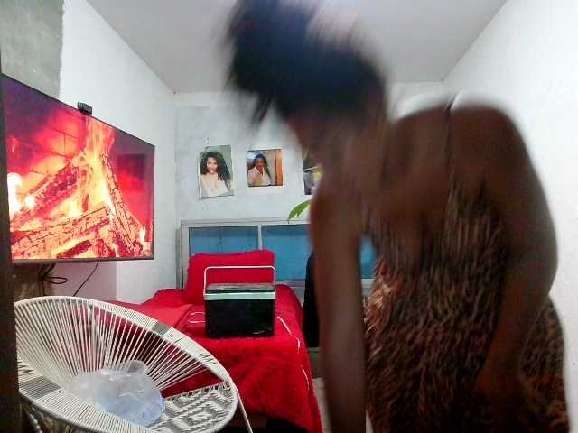 Bellacrespa live cam on BongaCams