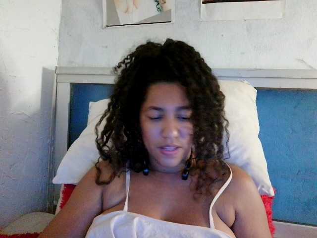 Bellacrespa live cam on BongaCams