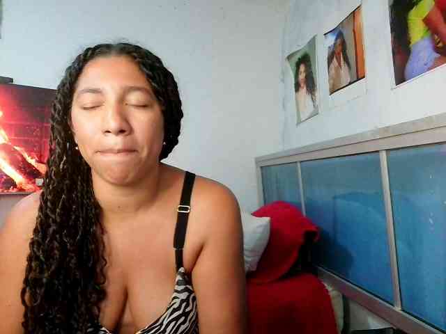 Bellacrespa Live Webcam on BongaCams