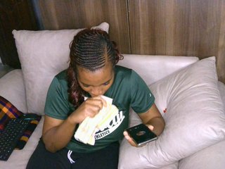 Cece-16's Live Webcam