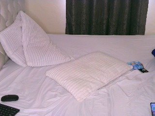 Cece-16's Live Webcam