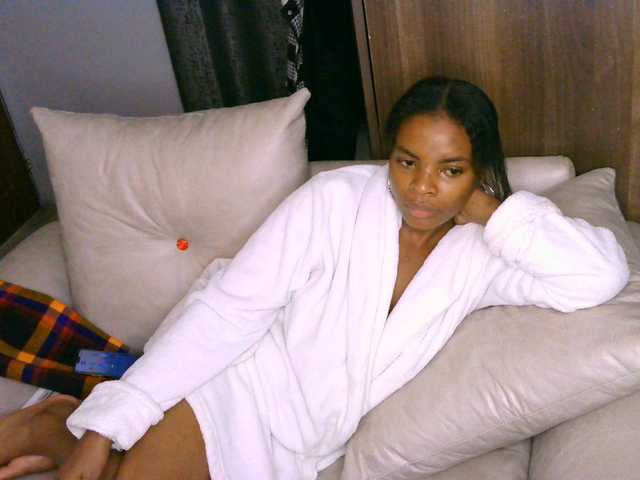 Cece-16 live cam on BongaCams