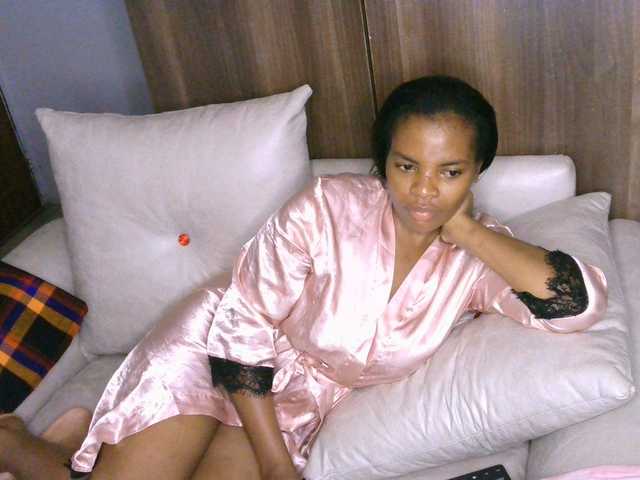 Cece-16 live cam on BongaCams