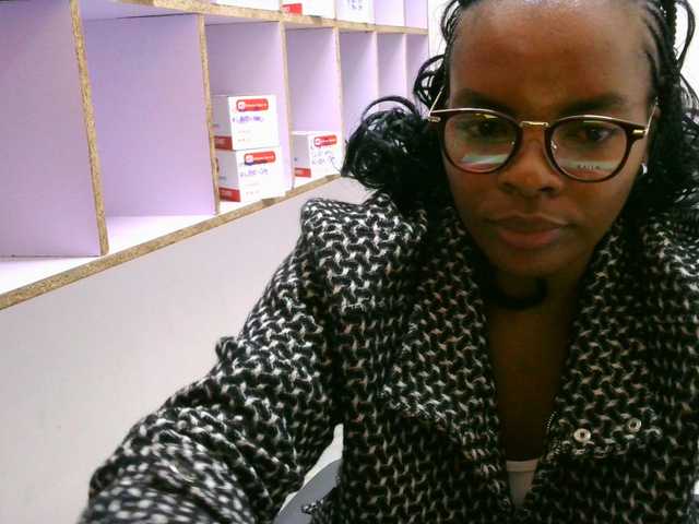 Cece-16 live cam on BongaCams