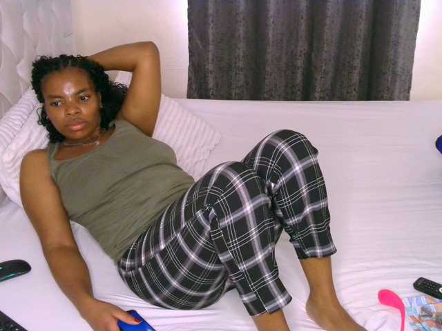 Cece-16's BongaCams show and profile