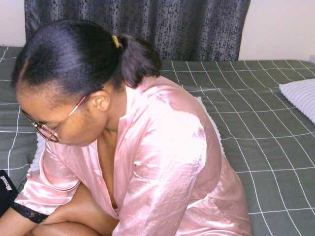 Cece-16 live cam on BongaCams