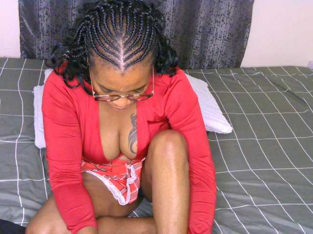 Cece-16 live cam on BongaCams