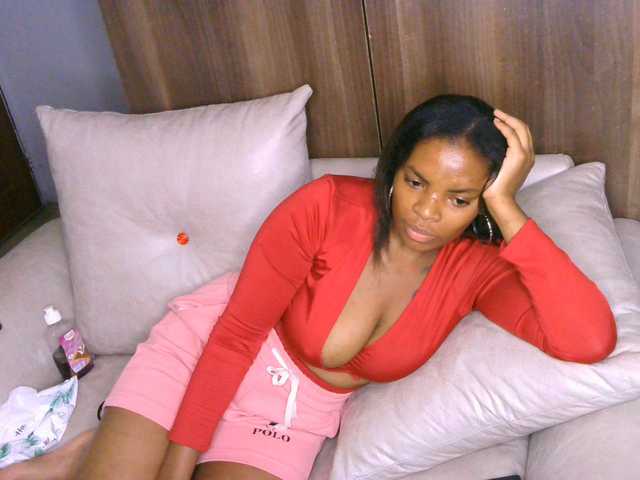 le modèle Cece-16 est en webcam porno dans un show sur le site bongacams, il possède les tags suivants: Ebony,Brunette,Shaved