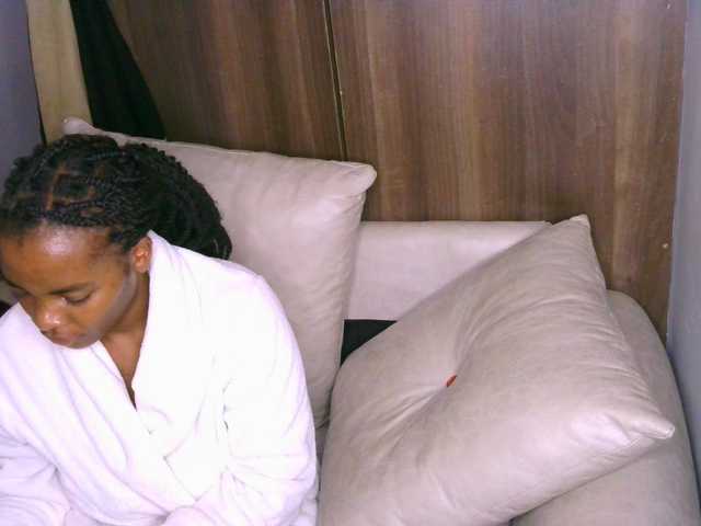Cece-16 live cam on BongaCams
