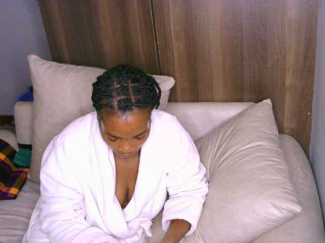 Cece-16 live cam on BongaCams