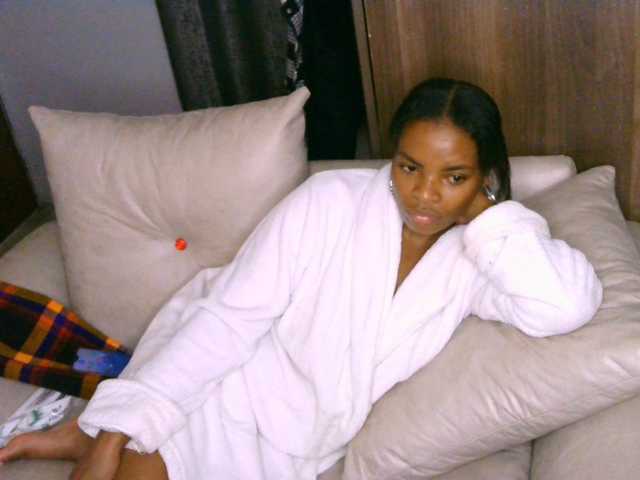 Cece-16 live cam on BongaCams
