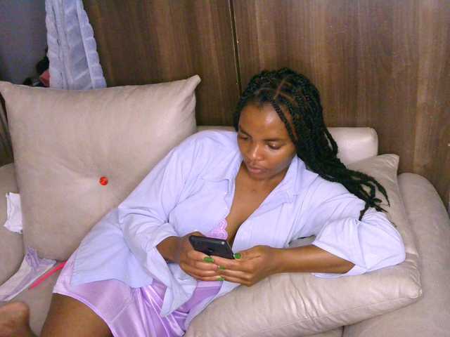 Cece-16 live cam on BongaCams
