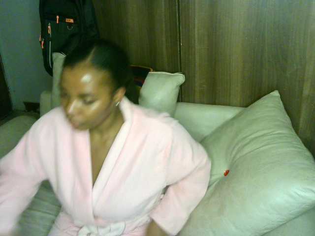 Cece-16 live cam on BongaCams