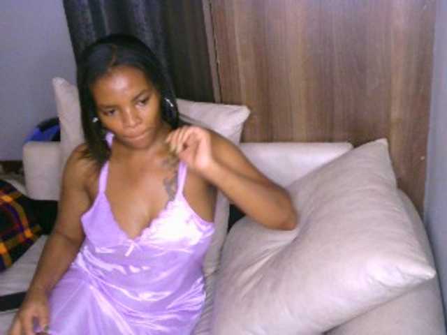 Cece-16 live cam on BongaCams