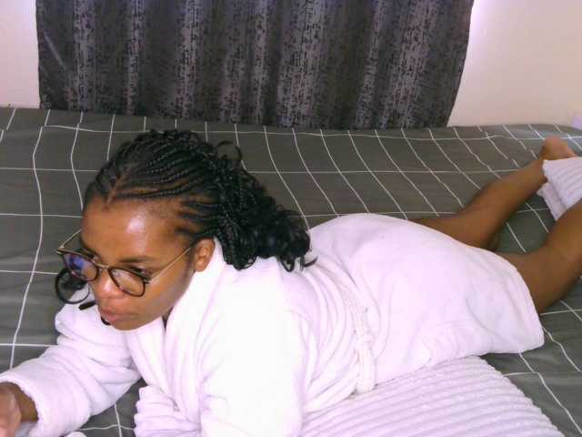 Cece-16 live cam on BongaCams