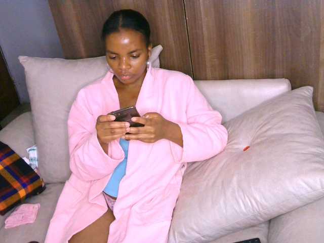 Cece-16 live cam on BongaCams